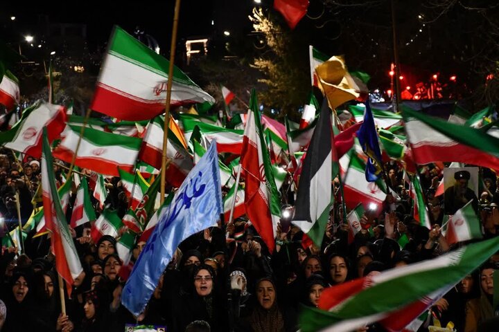 تصاویر/ تجمع مردم سلماس در سی و هشتمین موج دفاع از انقلاب