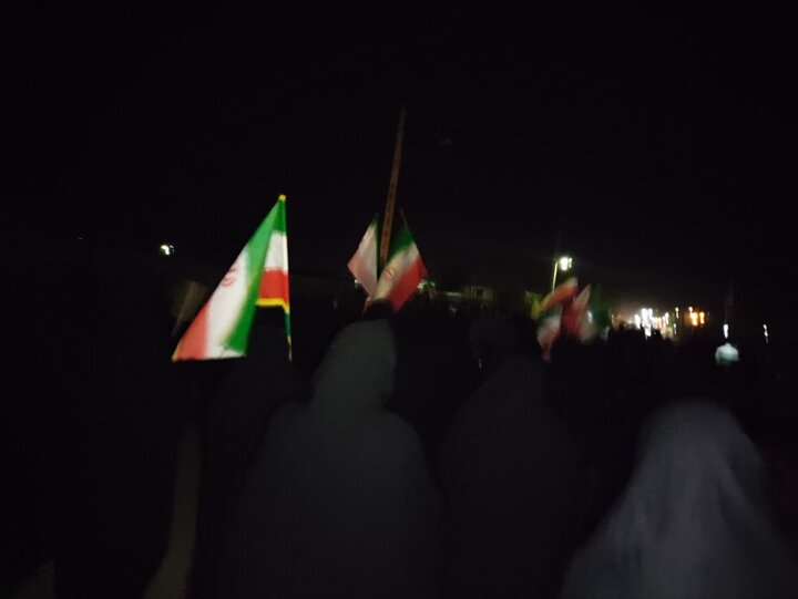 تصاویر/ یزدان آبادی ها در خط مقدم حماسه خیابان در شب سی و هفتم