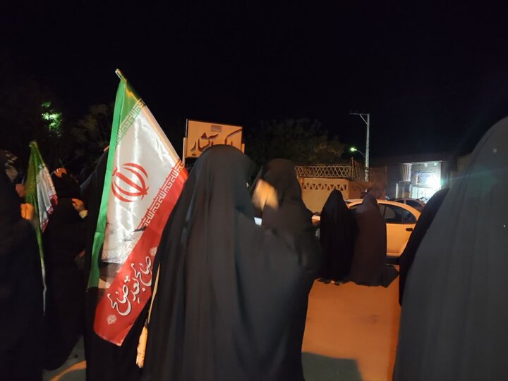 تصاویر/ یزدان آبادی ها در خط مقدم حماسه خیابان در شب سی و هفتم