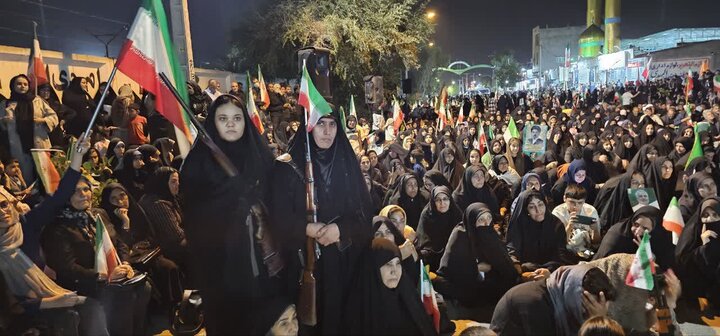 تصاویر/ جیرفتی ها در خط مقدم حماسه خیابان در شب سی و هفتم