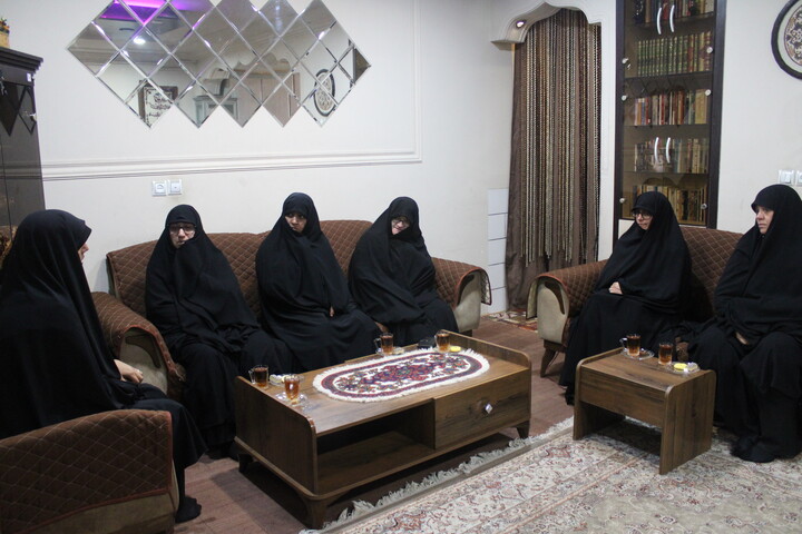 تصاویر/ دیدار مدیر و معاونان حوزه علمیه خواهران استان کرمان با خانواده شهید اقتدار وطن علی حجار