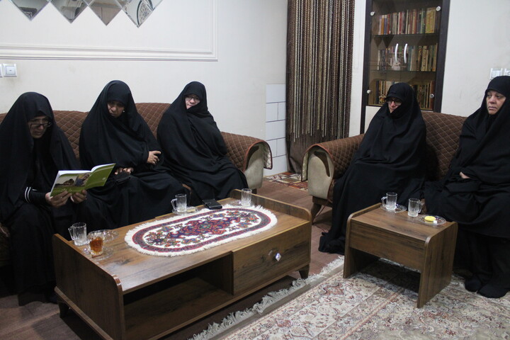 تصاویر/ دیدار مدیر و معاونان حوزه علمیه خواهران استان کرمان با خانواده شهید اقتدار وطن علی حجار