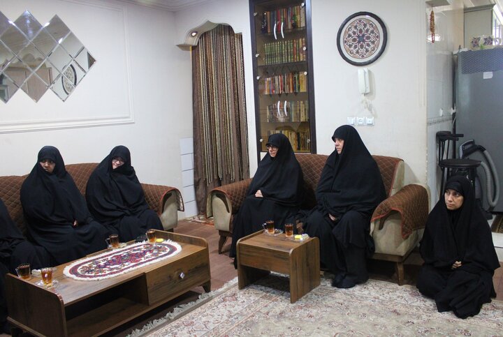 تصاویر/ دیدار مدیر و معاونان حوزه علمیه خواهران استان کرمان با خانواده شهید اقتدار وطن علی حجار