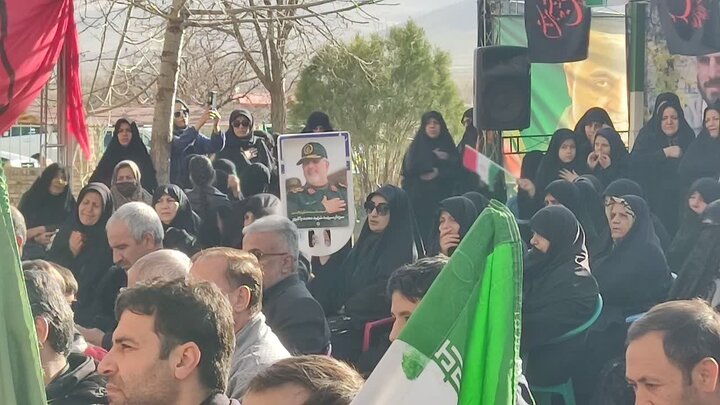 تصاویری از حضور کاروان خودرویی و هیئت عشاق حیدر در کنار مزار مطهر سردار سپهبد محمد پاکپور وشهداء دهسد