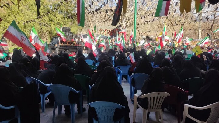 تصاویری از حضور کاروان خودرویی و هیئت عشاق حیدر در کنار مزار مطهر سردار سپهبد محمد پاکپور وشهداء دهسد