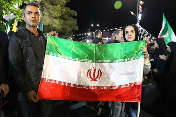 تصاویر/ اجتماع مردمی «شب‌های اقتدار» با حضور مردم غیور و میهن‌پرست سمنان