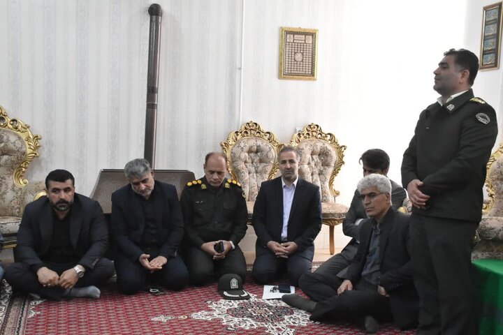 تصاویر/دیدار با خانواده جمعی از شهدای جنگ رمضان در شهرستان دورود