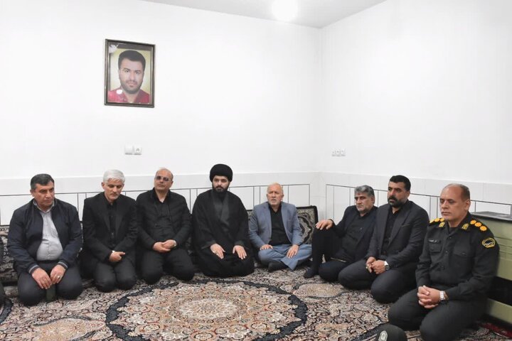 تصاویر/دیدار با خانواده جمعی از شهدای جنگ رمضان در شهرستان دورود
