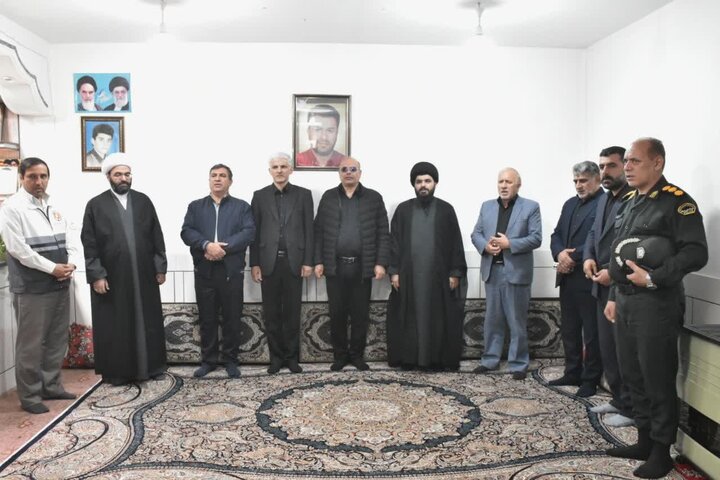 تصاویر/دیدار با خانواده جمعی از شهدای جنگ رمضان در شهرستان دورود