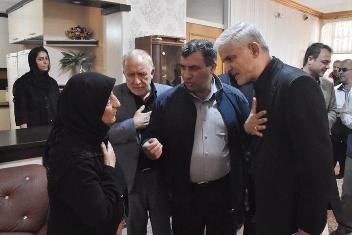 تصاویر/دیدار با خانواده جمعی از شهدای جنگ رمضان در شهرستان دورود