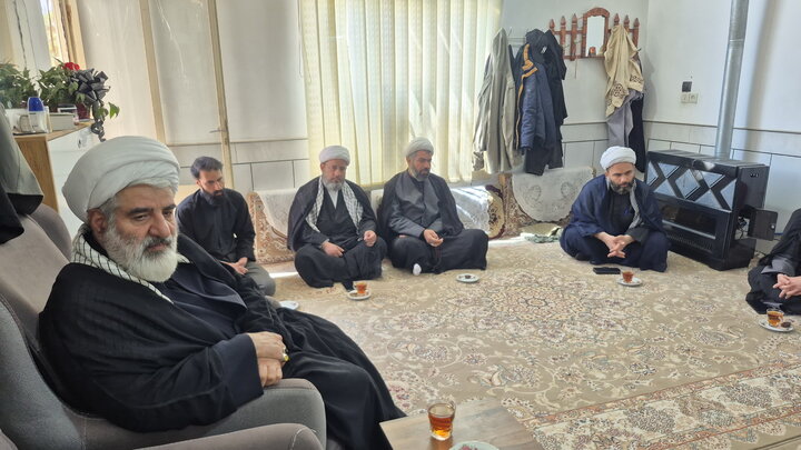 تصاویر/ دیدار مدیر و معاونان حوزه علمیه منطقه کاشان با خانواده معظم شهیدان مسگری