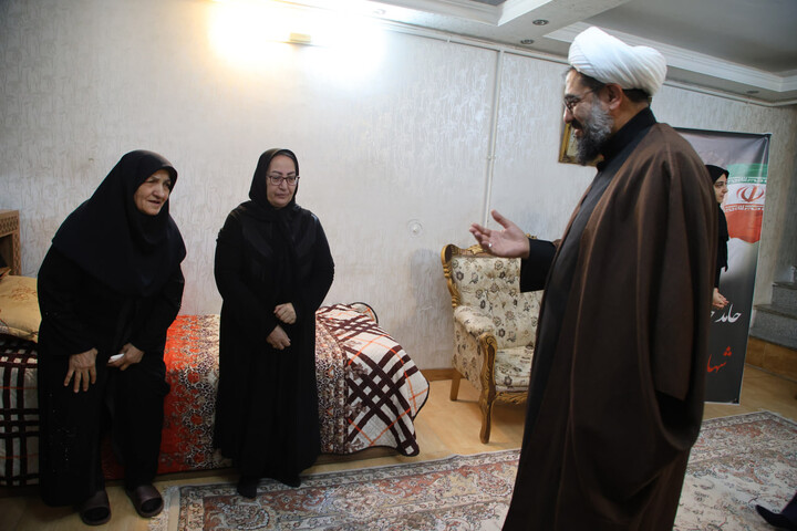 تصاویر / تقدیر نماینده ولی فقیه در استان همدان از خانواده شهدای جنگ رمضان