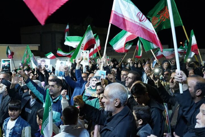 تصاویر/اجتماع عشایر عزادار رهبر شهید و مراسم بیعت با سومین رهبر انقلاب اسلامی در روستای انگز خرم آباد