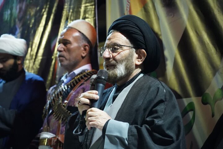 تصاویر/اجتماع عشایر عزادار رهبر شهید و مراسم بیعت با سومین رهبر انقلاب اسلامی در روستای انگز خرم آباد