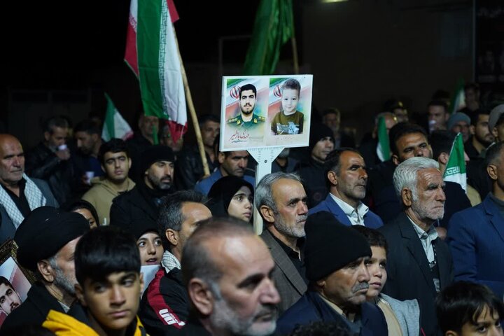 تصاویر/اجتماع عشایر عزادار رهبر شهید و مراسم بیعت با سومین رهبر انقلاب اسلامی در روستای انگز خرم آباد