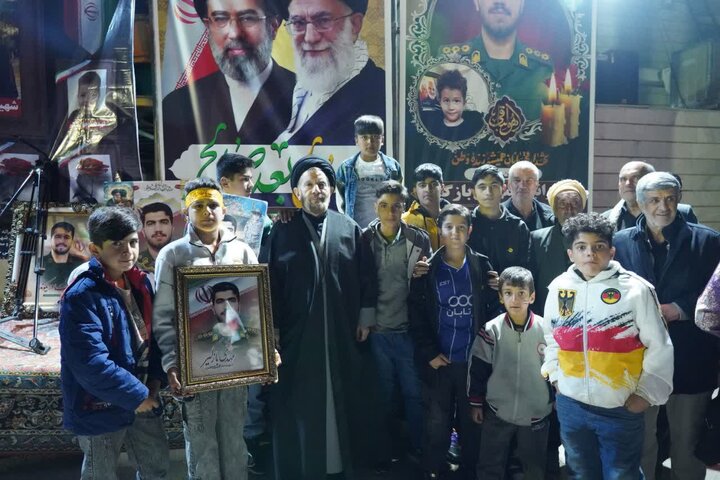 تصاویر/اجتماع عشایر عزادار رهبر شهید و مراسم بیعت با سومین رهبر انقلاب اسلامی در روستای انگز خرم آباد
