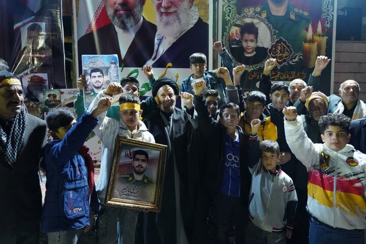 تصاویر/اجتماع عشایر عزادار رهبر شهید و مراسم بیعت با سومین رهبر انقلاب اسلامی در روستای انگز خرم آباد