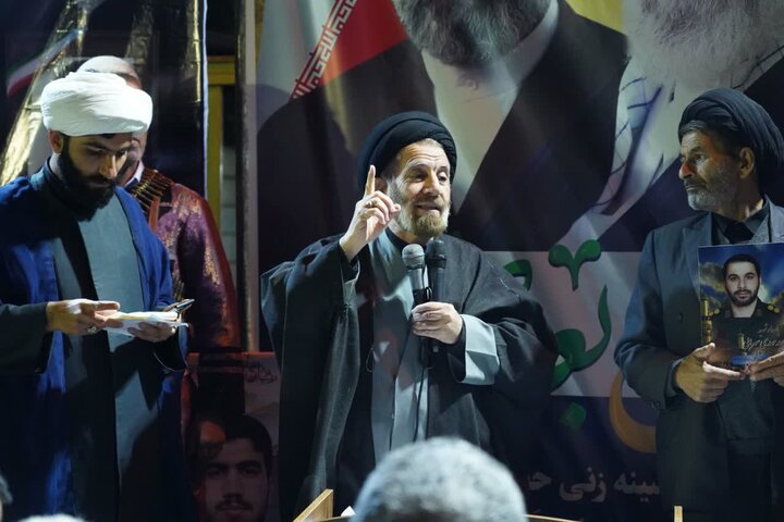 تصاویر/اجتماع عشایر عزادار رهبر شهید و مراسم بیعت با سومین رهبر انقلاب اسلامی در روستای انگز خرم آباد