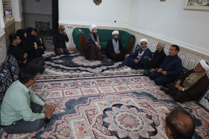 تصاویر/دیدار مدیر حوزه علمیه استان هرمزگان با خانواده شهید پاسدار سعید حجت آبادی