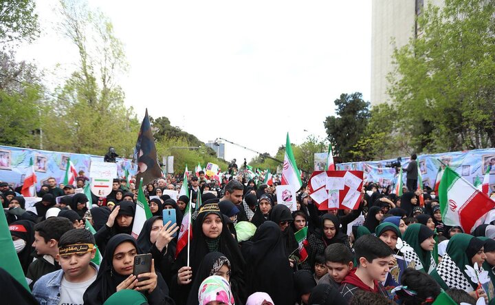 تصاویر/ چهلمین روز شهادت دانش‌آموزان میناب در تهران