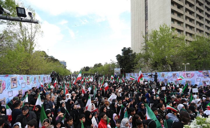تصاویر/ چهلمین روز شهادت دانش‌آموزان میناب در تهران