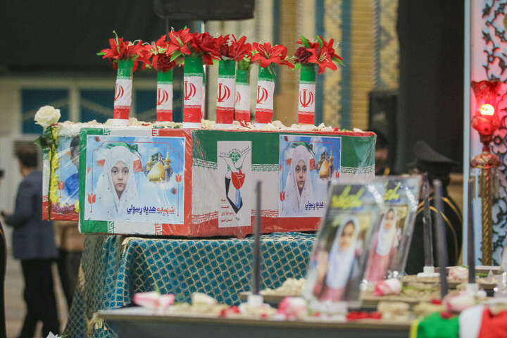 تصاویر/ آئین چهلمین روز شهدای جنایت آمریکایی صهیونی در مدرسه شجره طیبه میناب در آستان مقدس مسجد جمکران