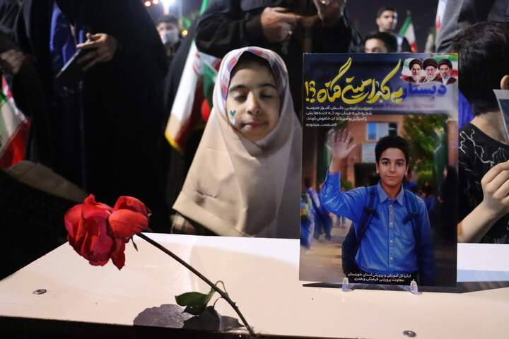 تجمع فرهنگیان و دانش آموزان اهوازی به یاد شهدای مدرسه میناب