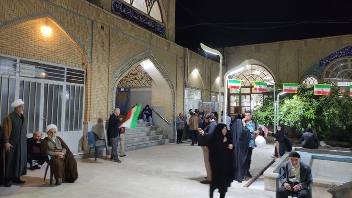 تصاویر/ برپایی موکب گروه جهادی مدرسه علمیه آیت‌الله مدنی کاشانی(ره)