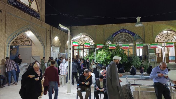 تصاویر/ برپایی موکب گروه جهادی مدرسه علمیه آیت‌الله مدنی کاشانی(ره)