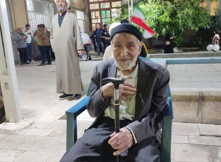 تصاویر/ برپایی موکب گروه جهادی مدرسه علمیه آیت‌الله مدنی کاشانی(ره)