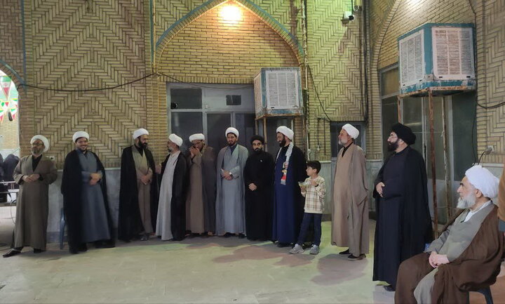 تصاویر/ برپایی موکب گروه جهادی مدرسه علمیه آیت‌الله مدنی کاشانی(ره)