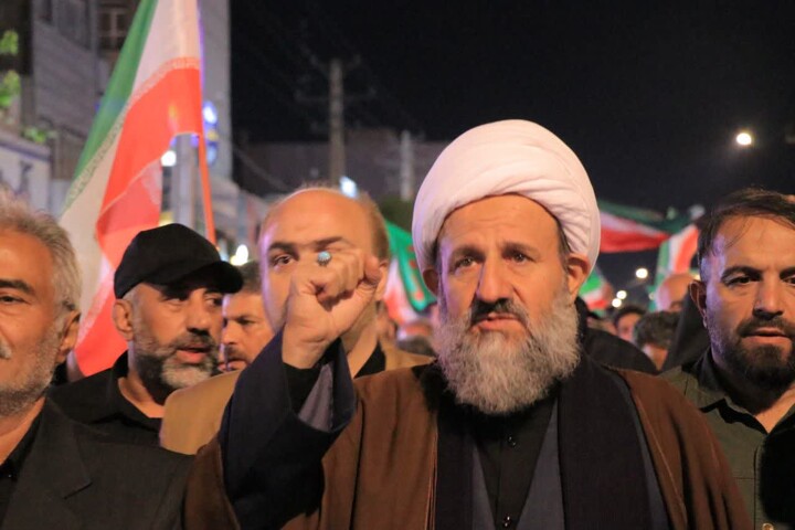 تصاویر/ راهپیمایی مردم انقلابی و بصیر شهرستان قرچک از مسجدجامع تا میدان امام خمینی (ره)