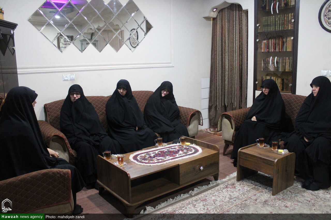 دیدار مدیر و معاونان حوزه علمیه خواهران استان کرمان با خانواده شهید حجار+تصاویر