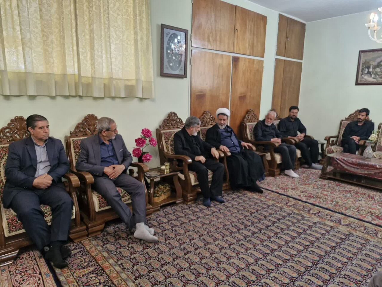 تصاویر/ دیدار نماینده مجلس و امام جمعه کرمان با خانواده دو شهید این استان