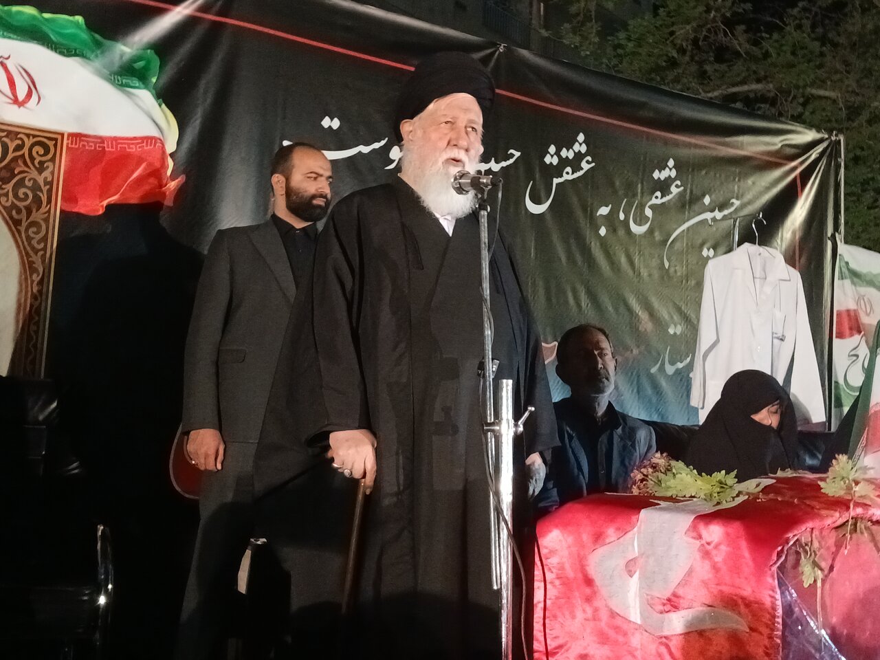 ملت ایران با الهام از فرهنگ عاشورا در برابر تهدیدها ایستاده است
