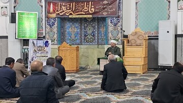 تصاویر/ جلسه هفتگی شرح صحیفه سجادیه امام جمعه آران و بیدگل در مسجد امامزاده هادی