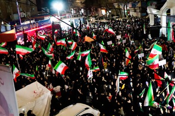 تصاویر / برپایی موکب حوزه علمیه بناب در کنار حماسه آفرینی های مردم