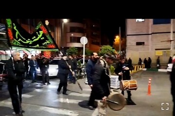 فیلم| حضور دمام زنان اراکی در حسینیه شهدا