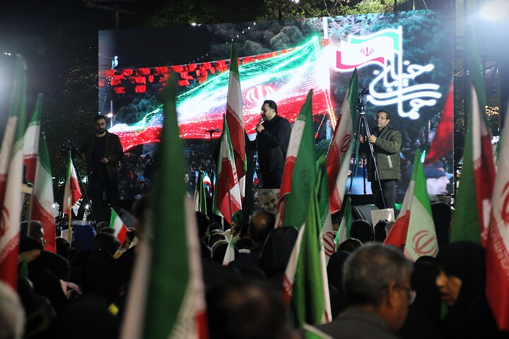 تصاویر/حضور کرمانی ها در شب سی هشتم از جنگ رمضان