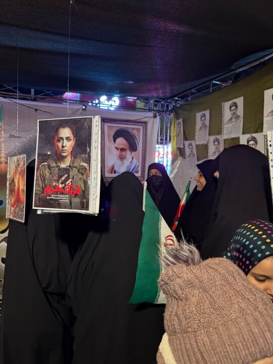 تصاویر/برپایی نمایشگاه عکس ،باموضوع معرفی وتحریم کالاهای اسرائیلی توسط مدرسه علمیه فاطمه‌الزهرا اراک