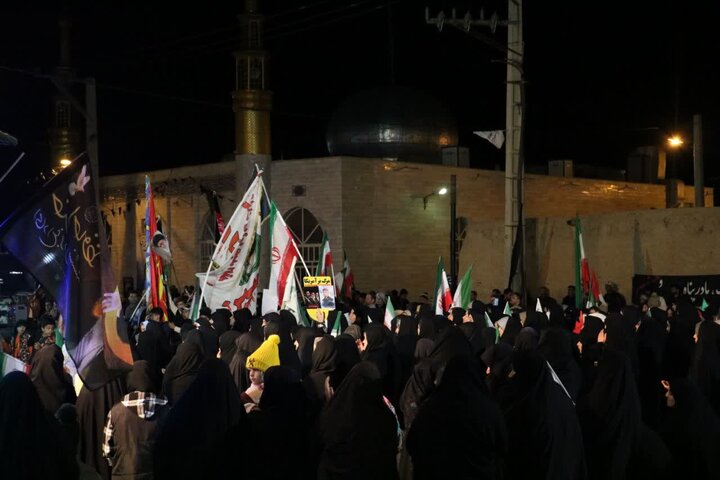 تصاویر/اجتماع شبانه مردم ولایی و انقلابی کارچان در دفاع از ایران