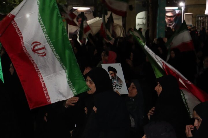 تصاویر/ مردم ماهان همچنای پای کار نظام و انقلاب در تجمع شبانه
