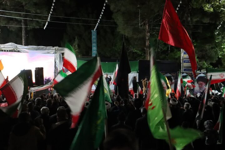 تصاویر/ مردم ماهان همچنای پای کار نظام و انقلاب در تجمع شبانه