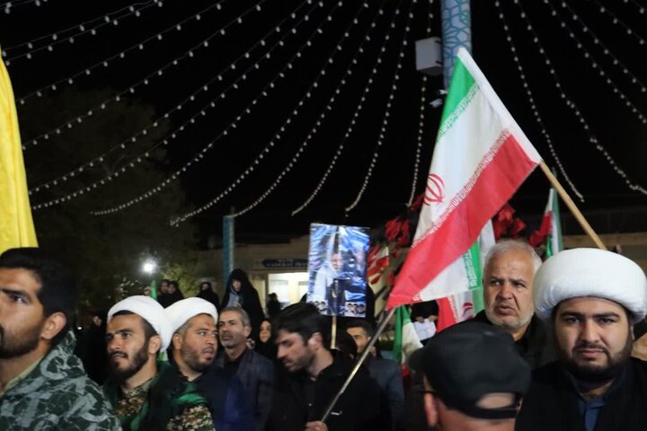 تصاویر/ مردم ماهان همچنای پای کار نظام و انقلاب در تجمع شبانه