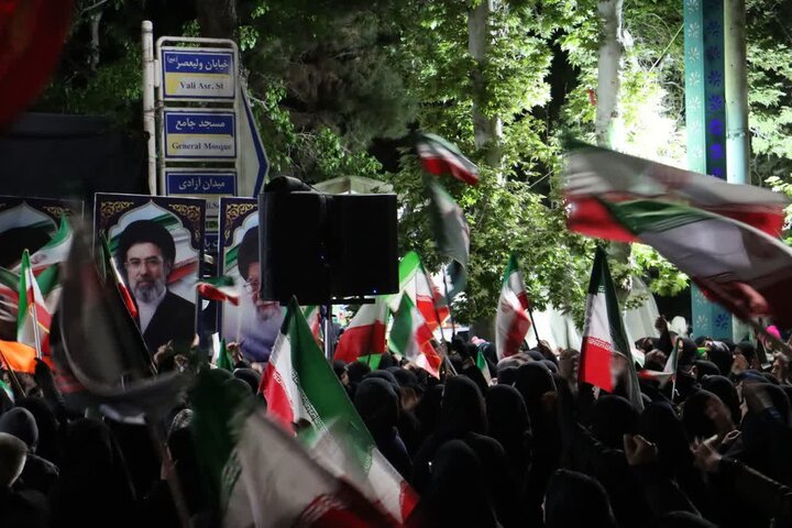 تصاویر/ مردم ماهان همچنای پای کار نظام و انقلاب در تجمع شبانه