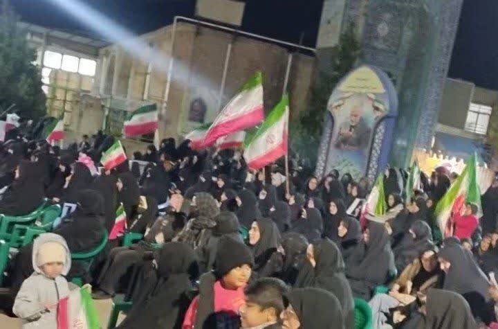 تصاویر/ مردم کوهبنان همچنای پای کار نظام و انقلاب در تجمع شبانه
