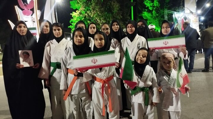 تصاویر/ مردم کوهبنان همچنای پای کار نظام و انقلاب در تجمع شبانه