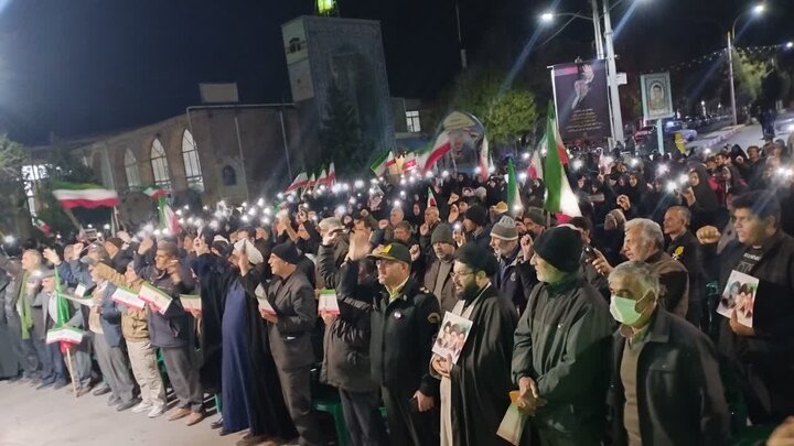 تصاویر/ مردم کوهبنان همچنای پای کار نظام و انقلاب در تجمع شبانه