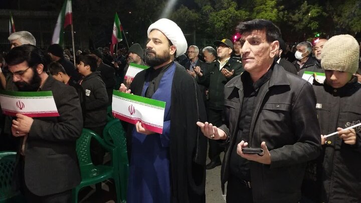 تصاویر/ مردم کوهبنان همچنای پای کار نظام و انقلاب در تجمع شبانه