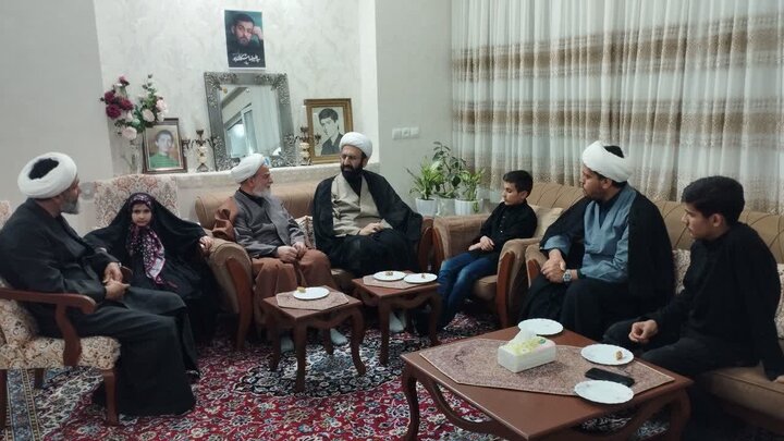 تقدیر از مدارس و مواکب فعال حوزوی کاشان و حضور در منزل خانواده شهید پاسدار شکاری‌پور
